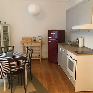 Apartamento Wiener Lebensgefühl Im Herzen Der Josefstadt, Viena